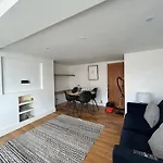 Garden Square Central 2 Bed & Sea-View
